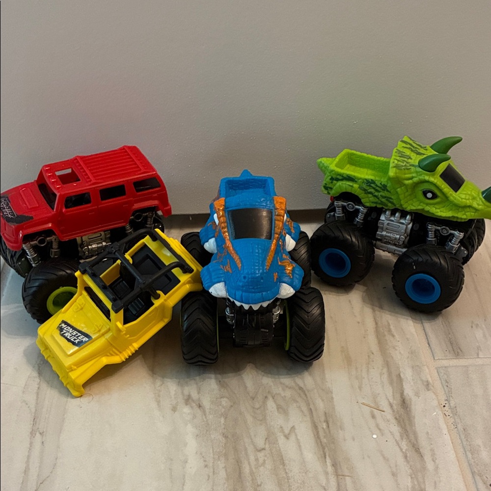 Set of 3 monster trucks